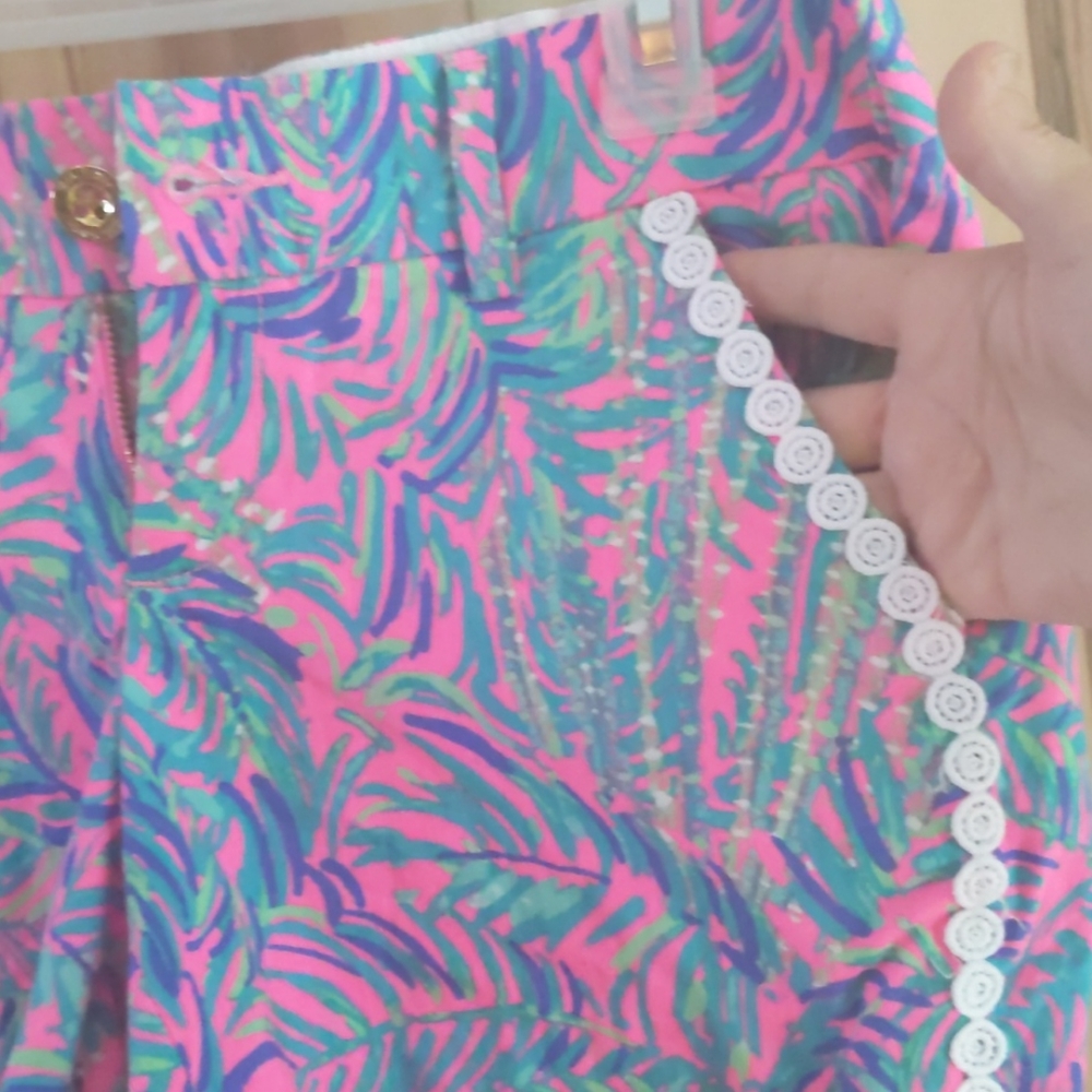 Lilly Pulitzer Callahan Shorts - Picture 2 of 7